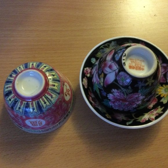 Vintage Chinese porcelain small plate & sake cups lot of 3 black floral Mun Shou - Picture 3 of 6